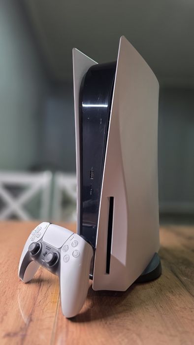 Продам Sony PlayStation 5 с играми