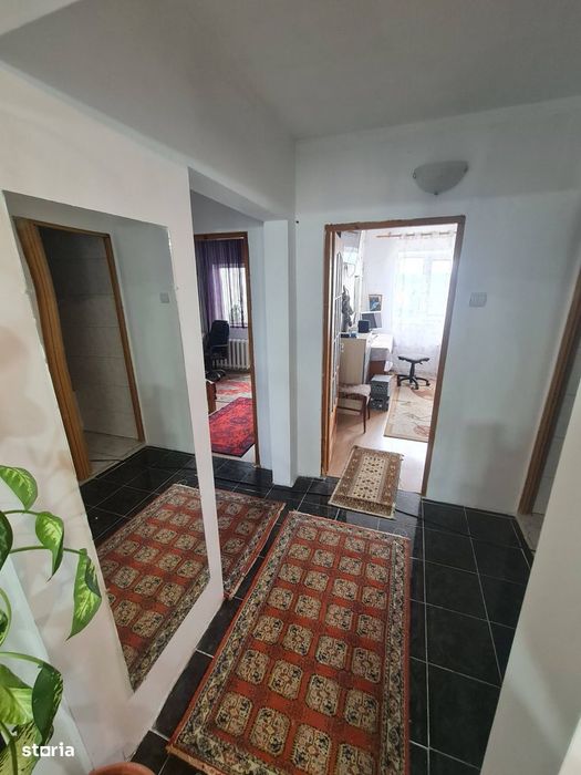 Apartament 3 camere, 2 bai,decomandat, 78 mp, etaj intemediar, parcare