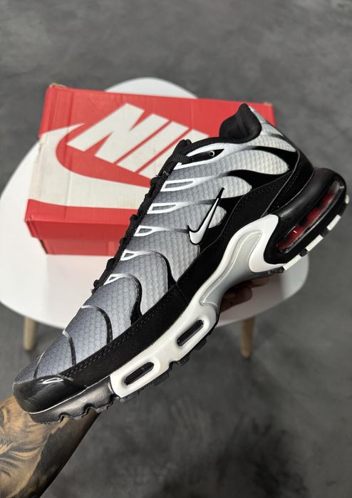 Nike Air Max Plus Black & Metallic Silver