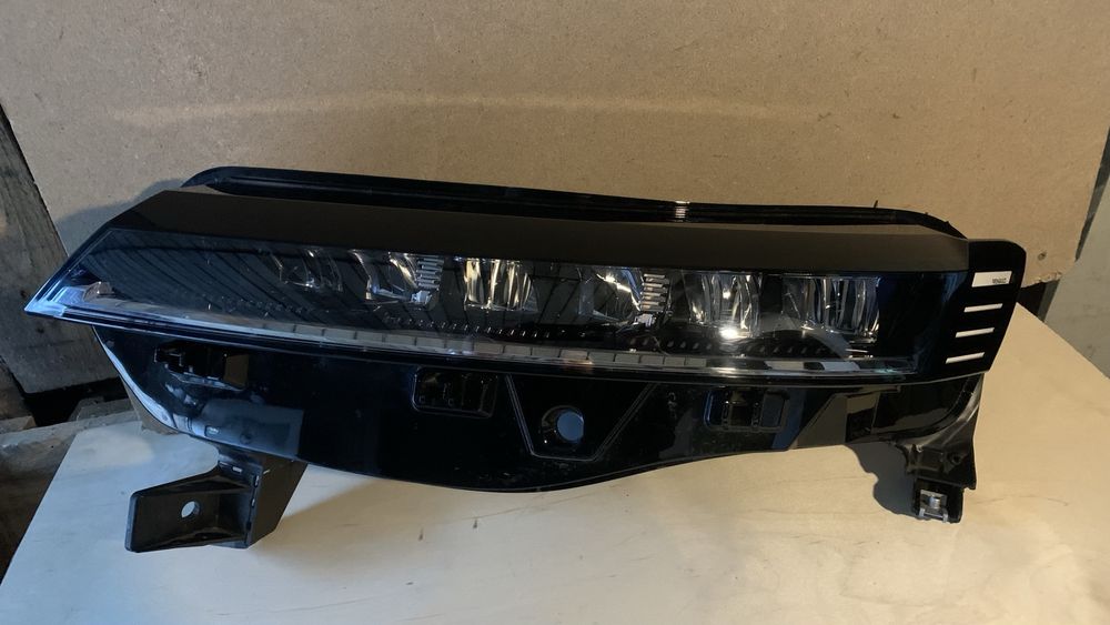 Фар за Renault Megane E-tech