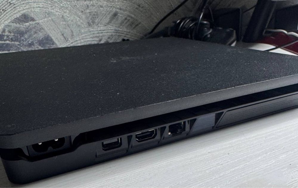 Playstation 4 slim