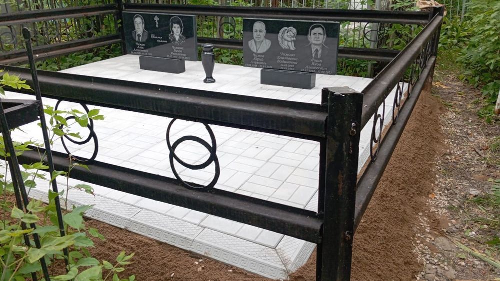 Памятники и благоустройство захоронений.