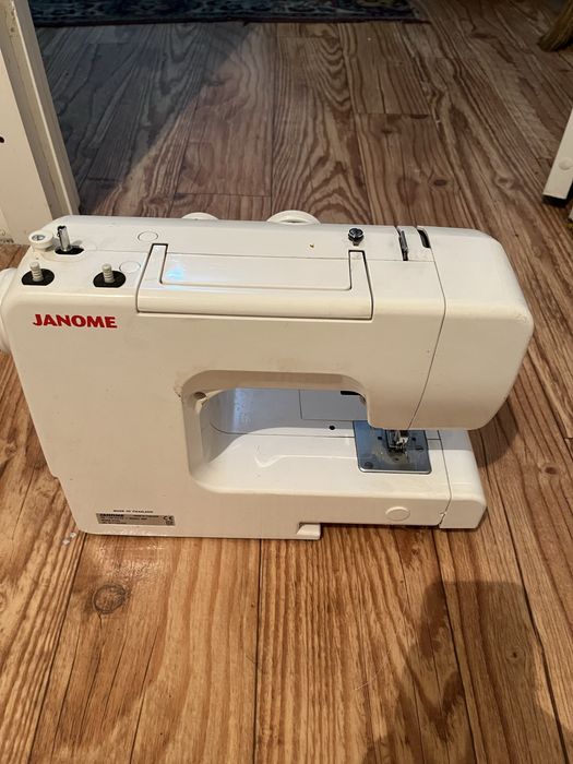 Швейная машина от Janome