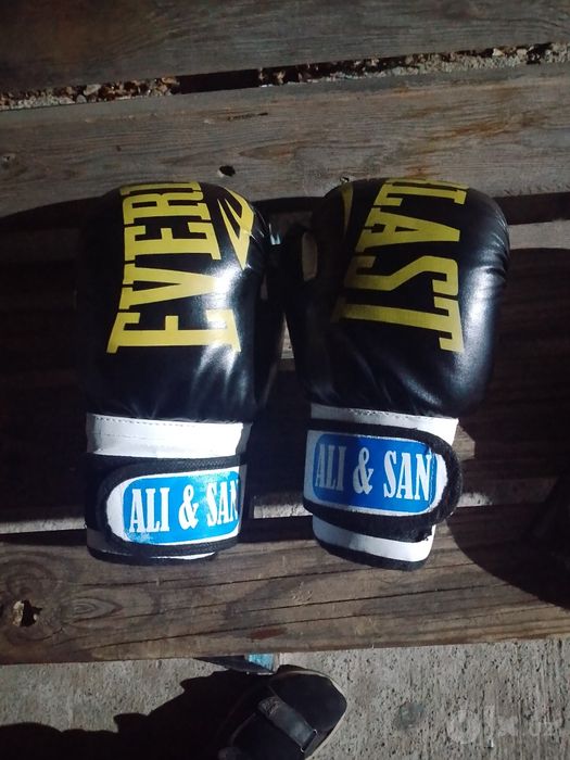 4ta boks va MMA perchatkasi