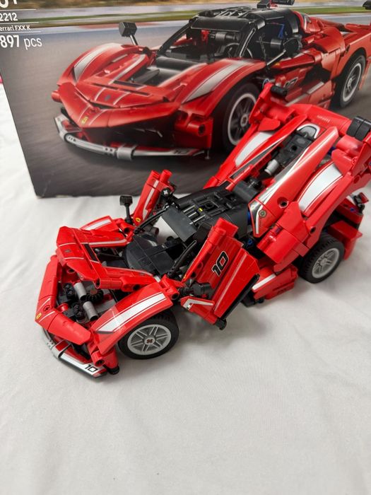 LEGO Technic Ferrari FXX K (42212) – Complet, cu cutie și instrucțiuni