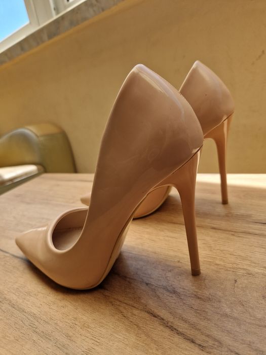 Tendenz лачени обувки на ток 37