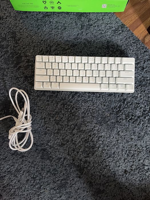 Razer huntsman mini white noua dar nu mai am cutia