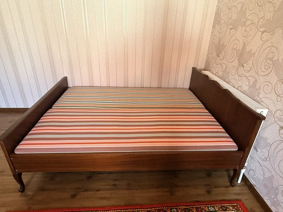 Продается двуспальная кровать