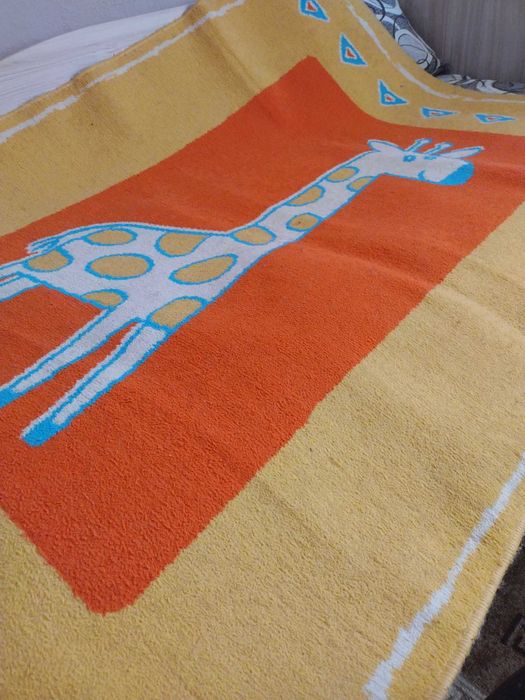 Мокетен килим за детска стая.