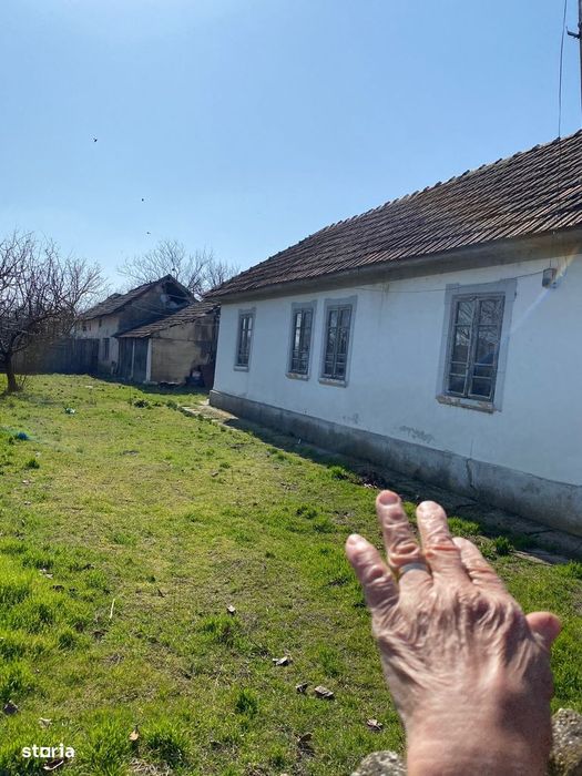 Casă și teren în sat Bistreț, Comuna Bistreț