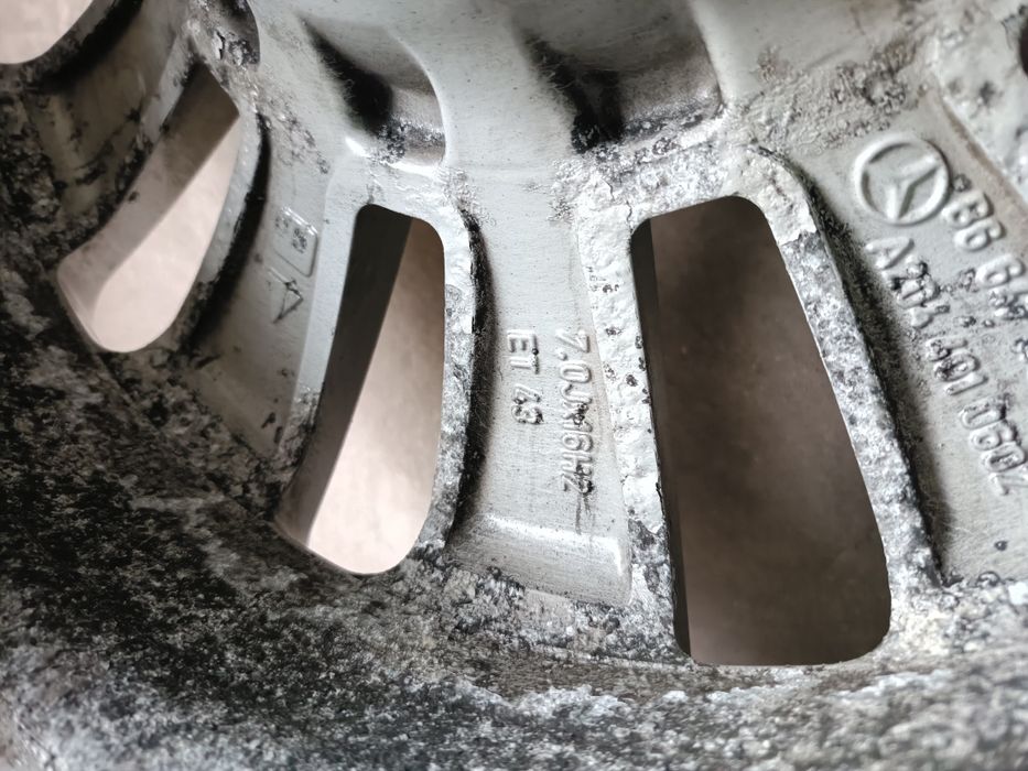 Vând 4 jante de Mercedes 16