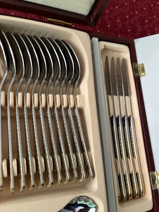 Комплект прибори за хранене