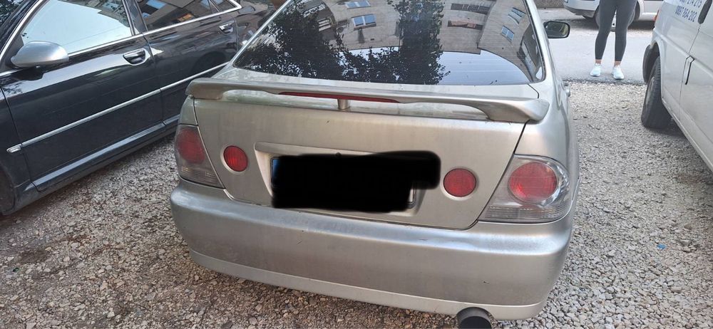 Lexus is 200 продава се на части