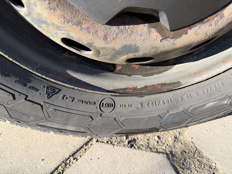 Продавам гуми с джанти 215/65/16 за БУС