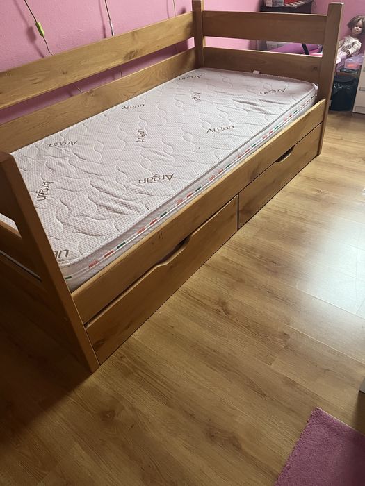 Pat lemn stejar 90x190 cu sertare