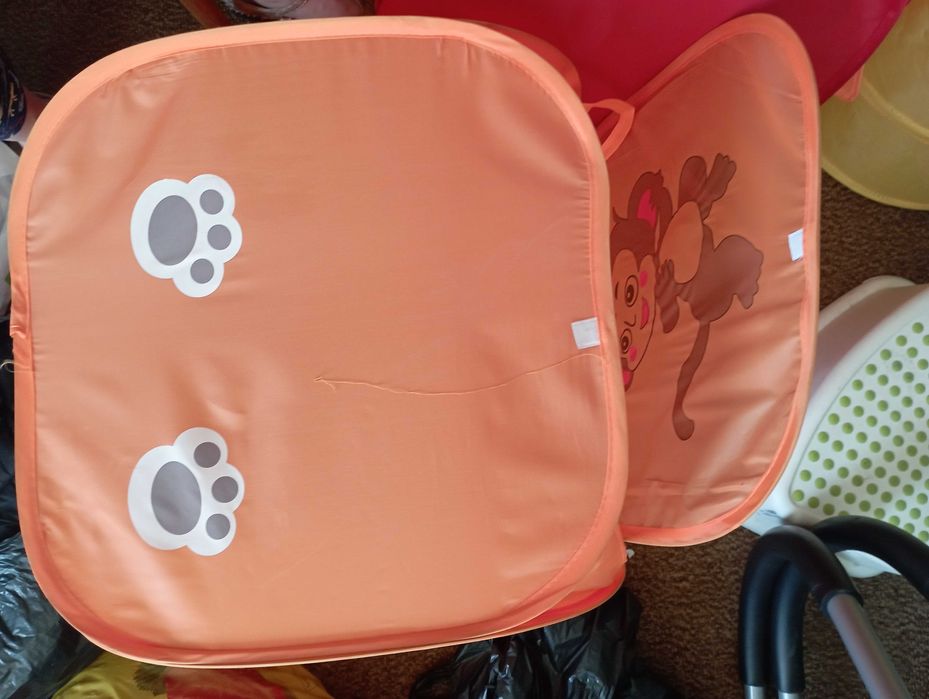 Детски палатки - кола и ягодка, и кошове за играчки