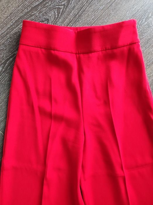 Pantaloni Zara wide leg, de culoare rosie, marimea xs.