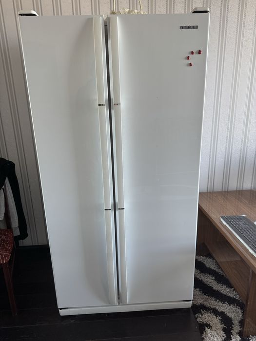 Холодильник Samsung