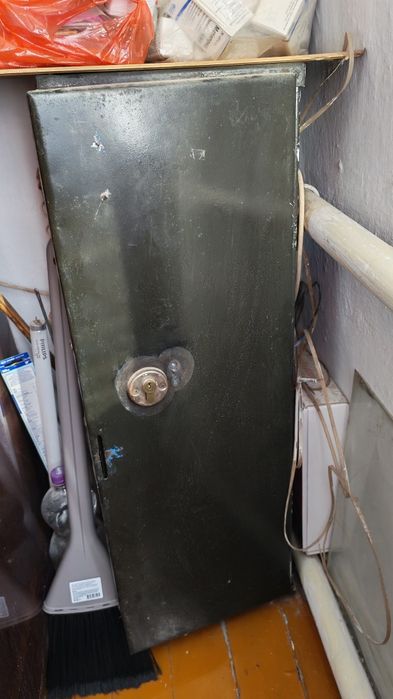 Продам железный сейф