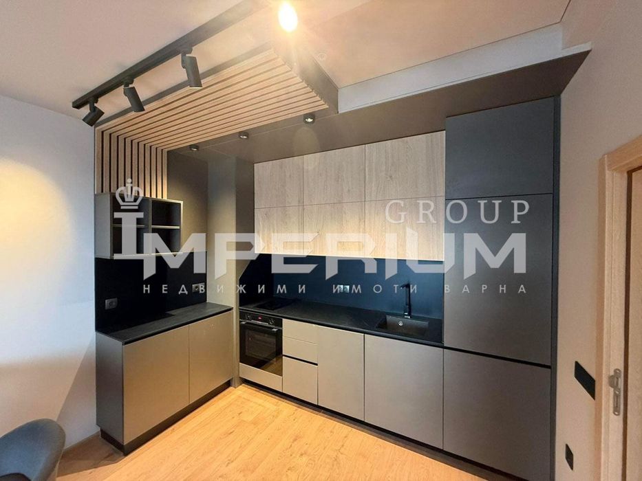 Страхотен апартамент с огромна тераса + ПАРКОМЯСТО в цената, кв. Бриз