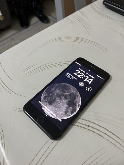 Продам айфон 8+ срочно
