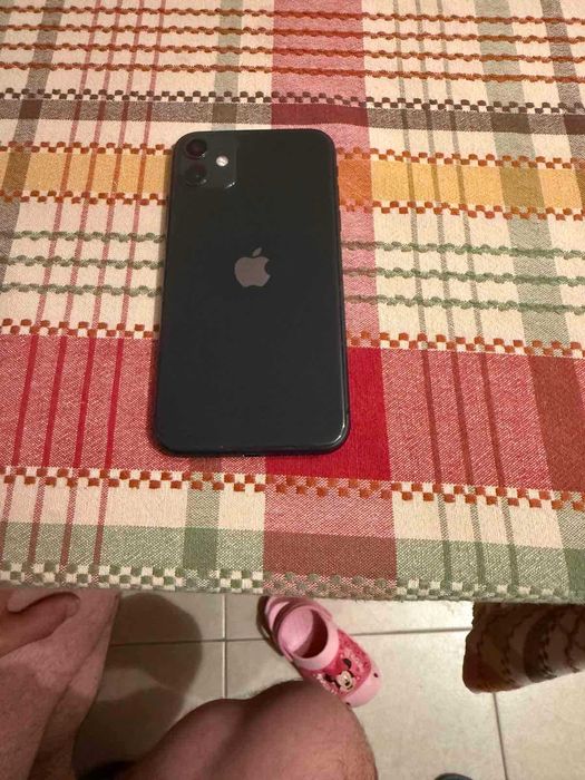 Iphone 11  + Калъфи за него