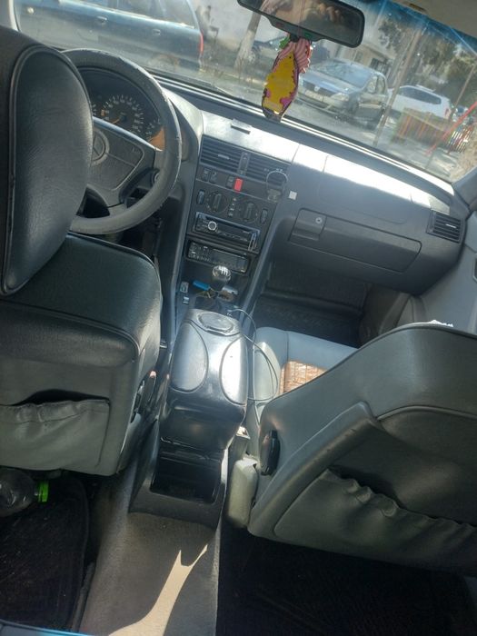 Vând Mercedes C 180