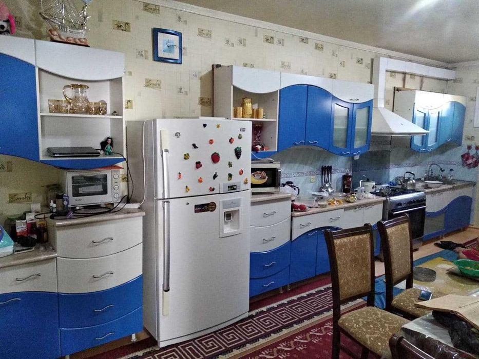 Урганч ш.  Ал-Хоразмий кучасида йул буйида жойлашган уй сотилади