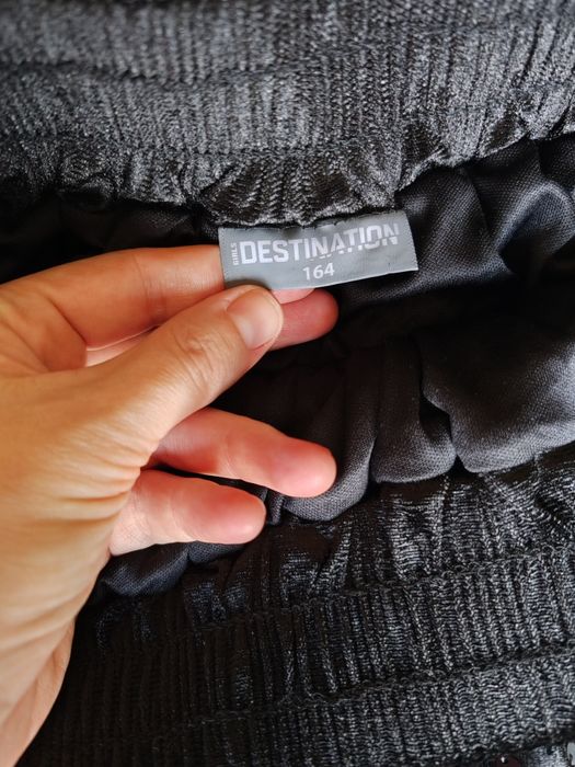 Fusta neagra catifea cu paiete, blugi, colanti sport