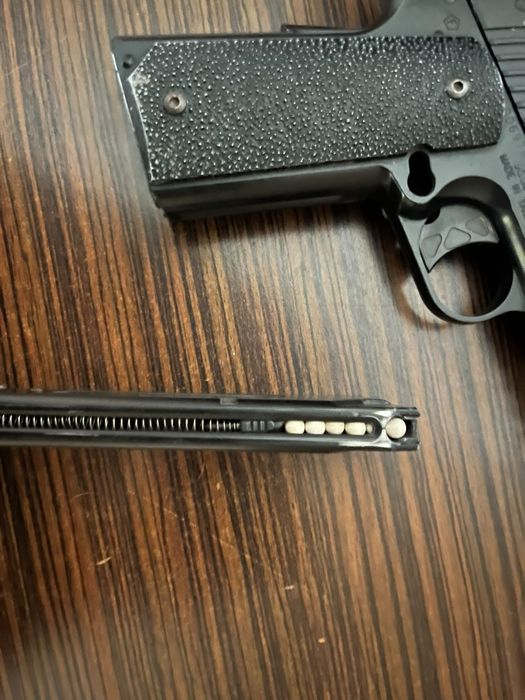 Vând pistol airsoft