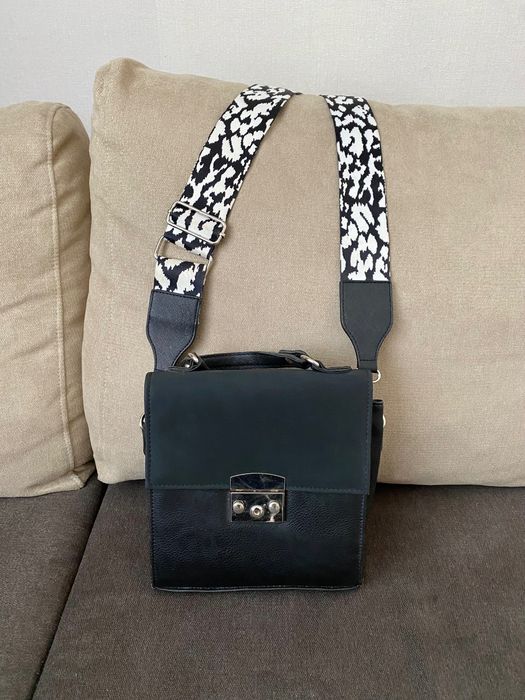 Дамска черна чанта