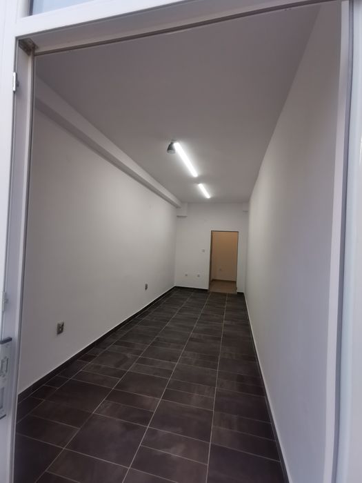 Дава се под наем Магазин в Добрич, Център - 30 кв.м за 204 € - Снимка #2