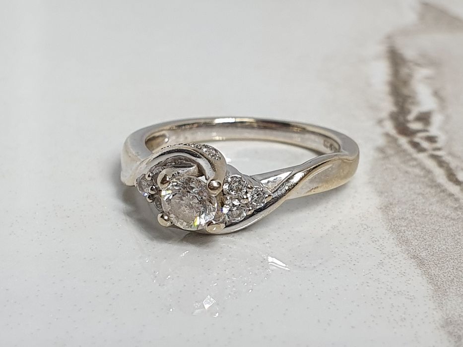 Inel din aur alb de 18K cu diamante naturale mărimea 50, gramaj 3,77 g