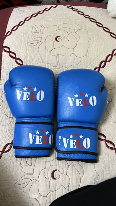 Боксерские перчатки VELO