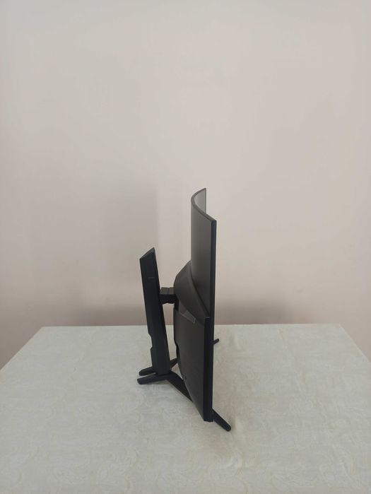 Monitor Sotiladi msi 31.5 CURVED GAMING Optix Yoki obmen Notebookga