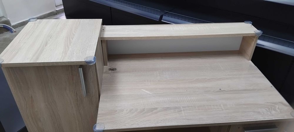 Продавам офис бюро - състояние НОВО