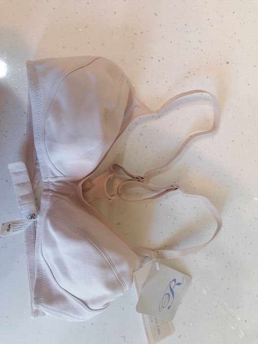 Sutien nou cu etichetă crem mărimea 75 b