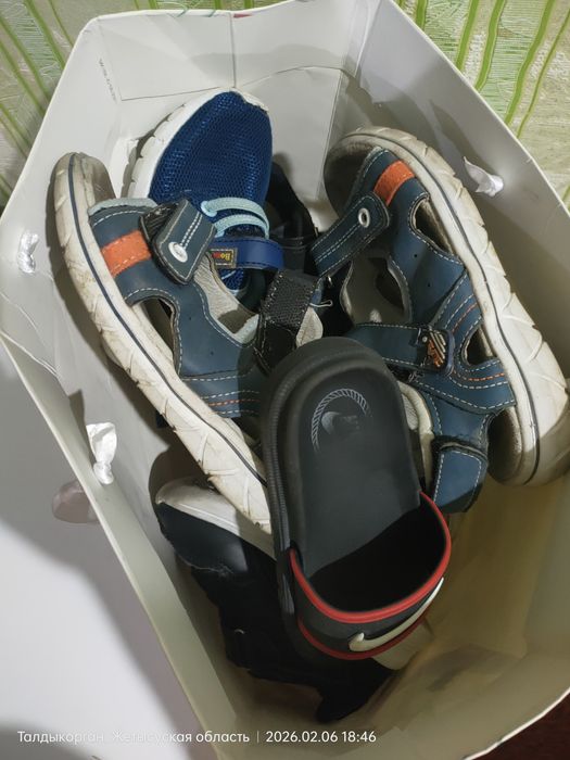 Отдам вещи на девочку и обувь на мальчика