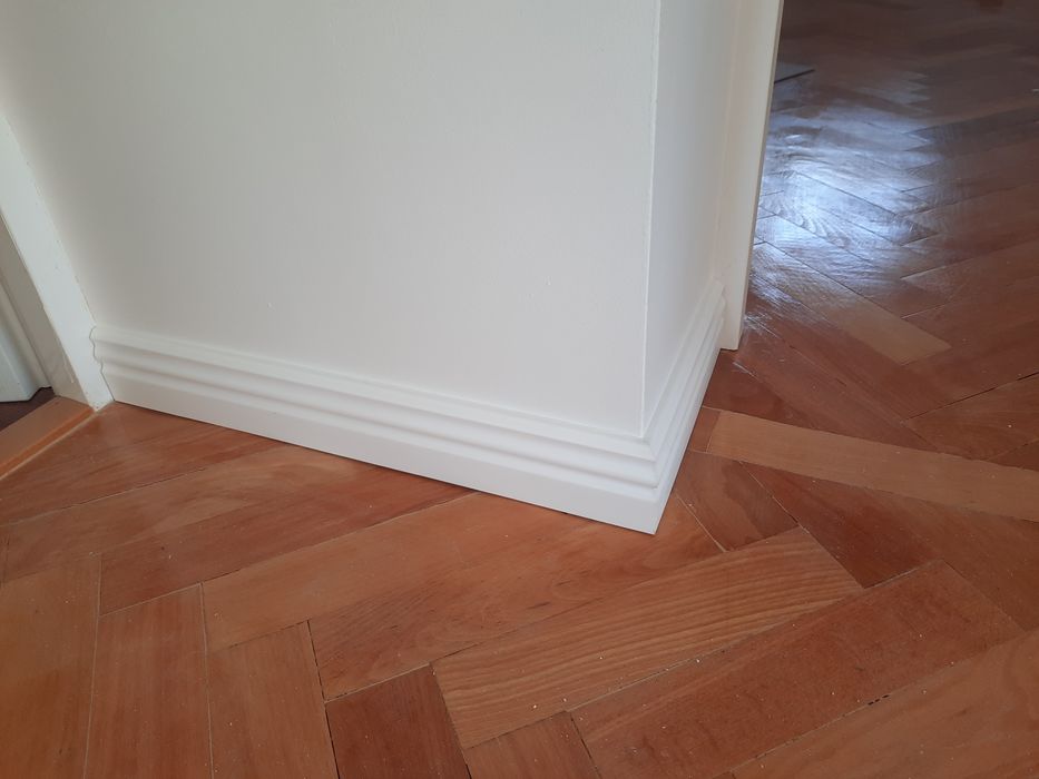 Montaj parchet laminat și plintă.