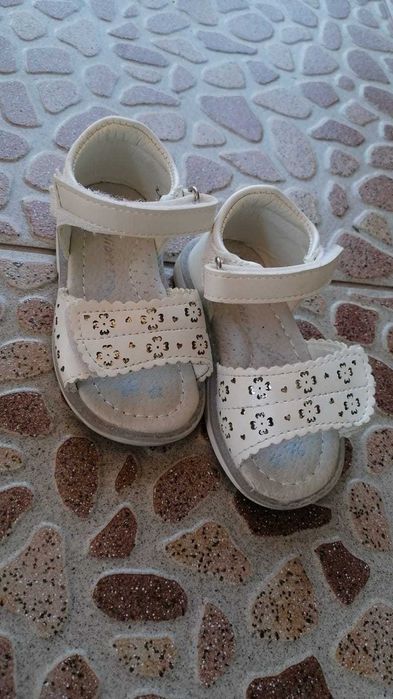 Децки обувки като нови