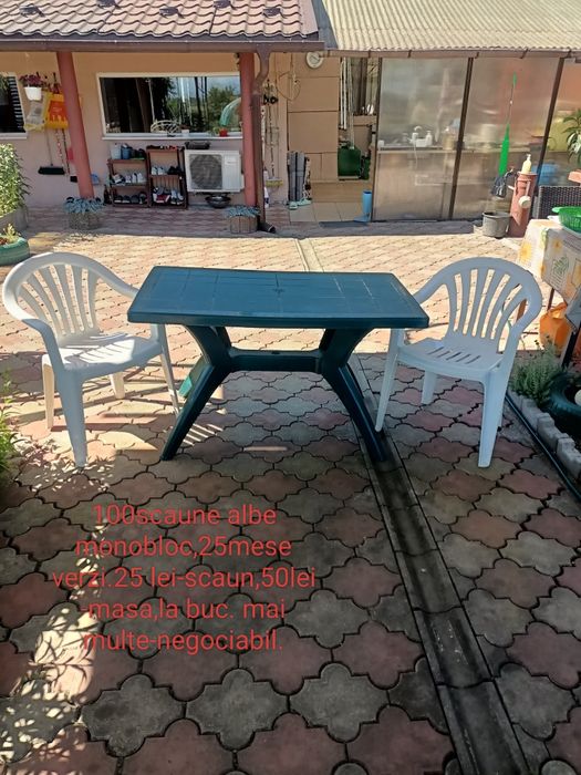 Mese și scaune de plastic