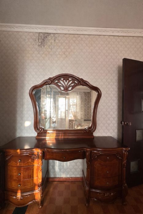 Тумбочка мен айна