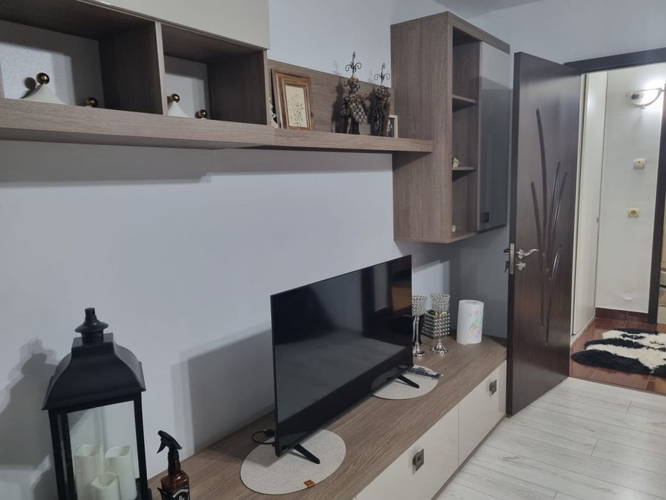 Inchiriez apartament