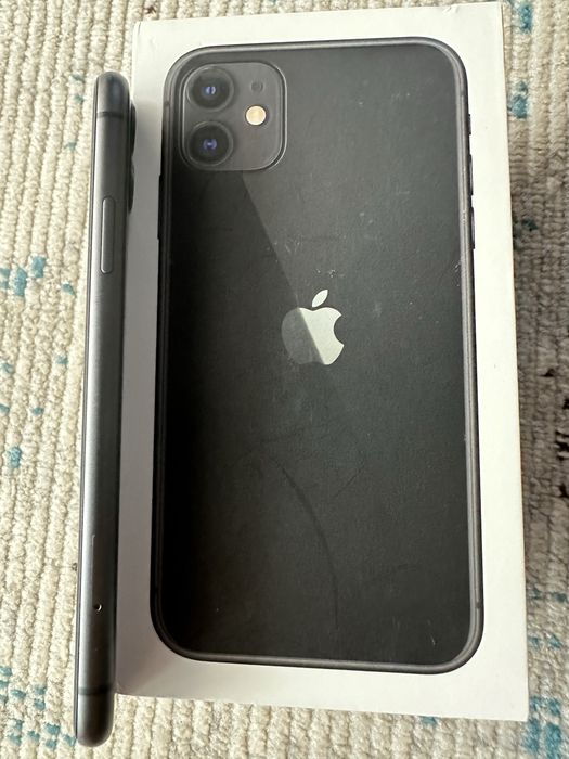 Vand iPhone 11 64 GB Black stare foarte buna