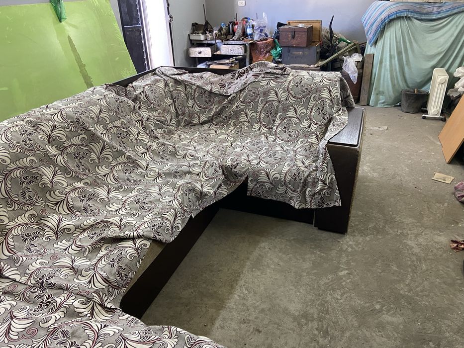 Продам диван в хорошем состояние