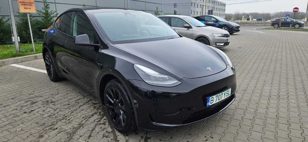 Tesla Model Y  2024 33,000km
