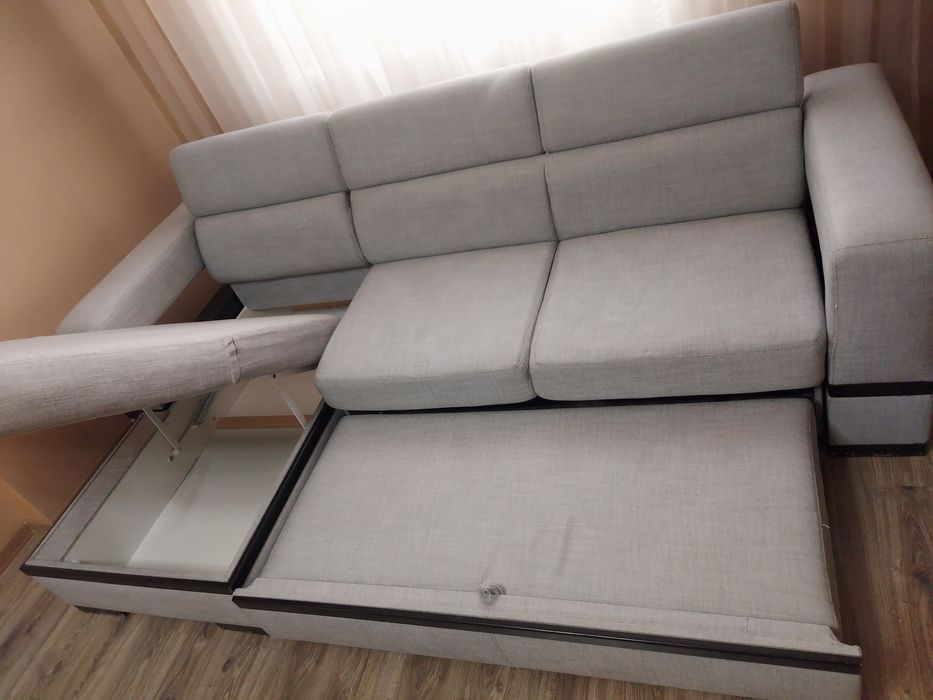 Диван угловой светлый