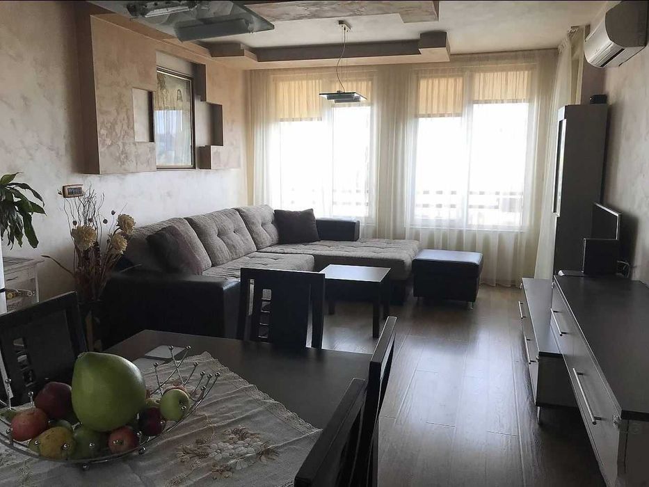 Тристаен апартамент в кв. Гео Милев