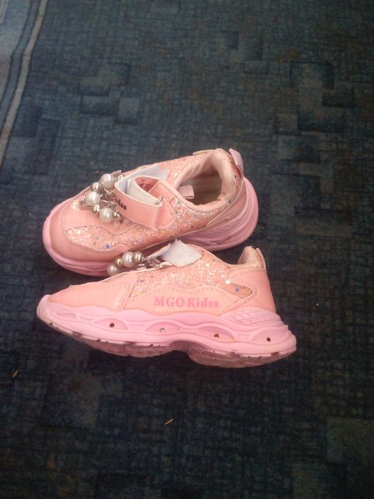 Vand papuci fetiță sateare buna fara defect