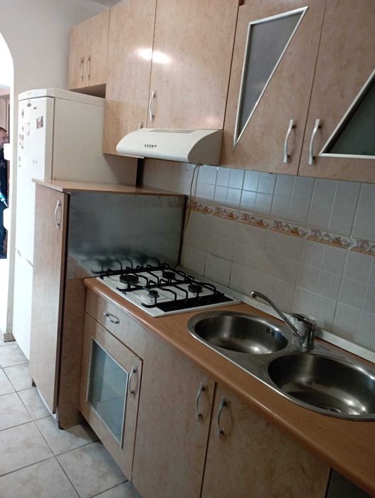 Ofer spre închiriere apartament 2 camere, decomandat lângă Profi Cireșica